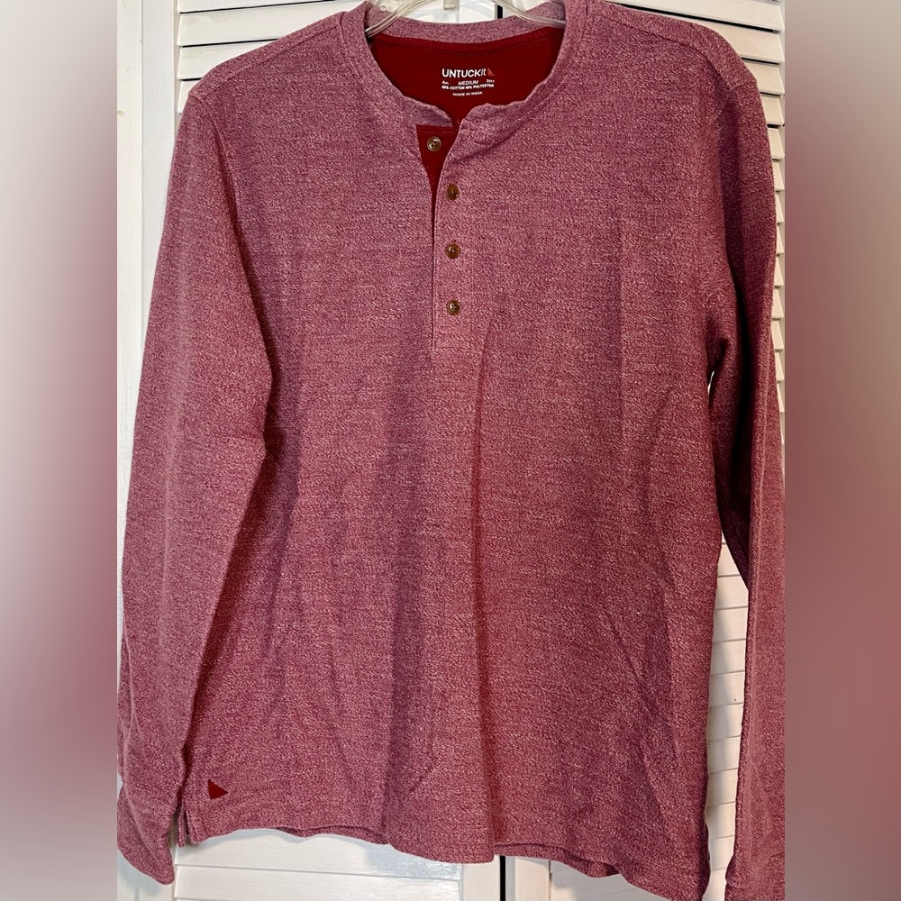 Untuckit Men’s Long Sleeve Medium Henley Shirt - Maroon